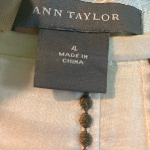 Gorgeous Ann Taylor Skirt with embroidery - Picture 3 of 4